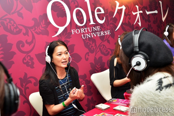 ファッションショーのことも忘れて真剣に相談（C）モデルプレス