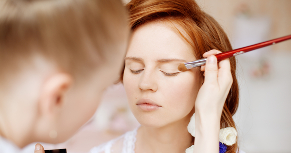 気になるしわはメイクでカバー！パーツ別メイクのコツ