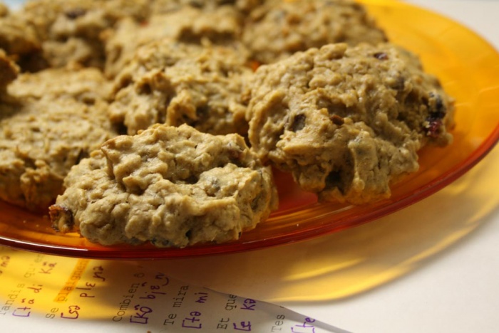 クッキーにしてもOK/Photo:oatmeal peanut butter craisin cookies by indigotimbre