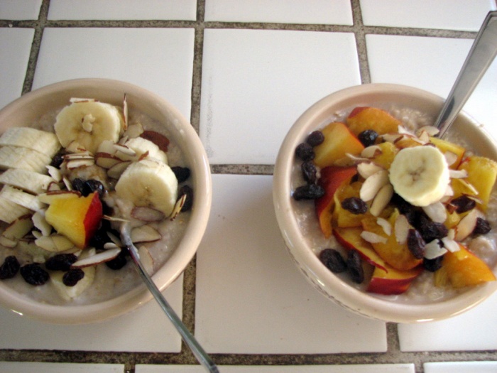 フルーツと合わせれば彩りも◎/Photo:Oatmeal deluxe by Micah Sittig