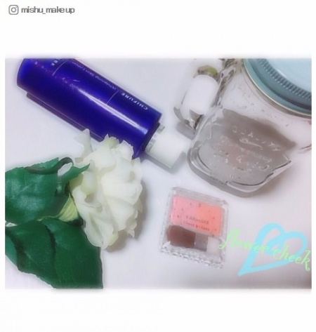 今すぐ作って自慢したい！100均アイテムで出来ちゃう可愛すぎる”花びらチーク”の作り方／mishu_makeupさんInstagramより