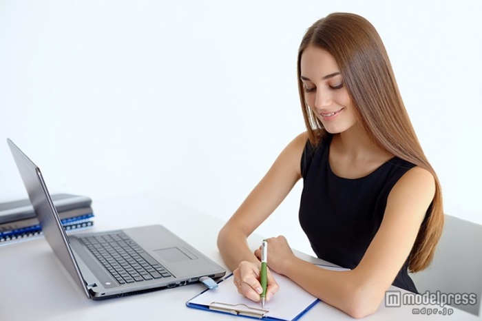 いつも意識して正しい姿勢を（Photo by gladkov） 