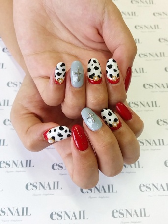 ダルメシアン×ダークカラー（画像提供：esNAIL）