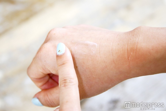 お肌の上にのばすとべとつかずサラッとした感触で気持ち良い