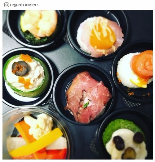 原宿「オニギリスタンド」が話題! キュートな色合いが可愛すぎる/organicscosmeさんInstagram