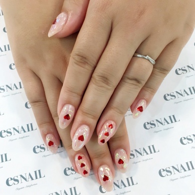 赤いホログラム(画像提供:esNAIL)