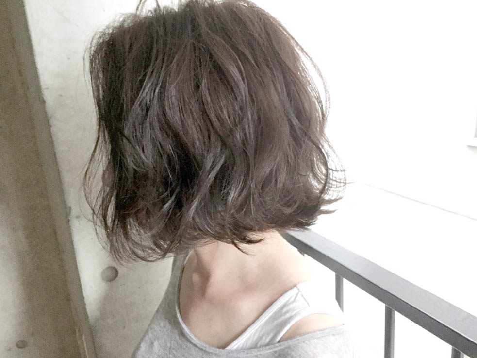 外ハネスタイルのスタイリングと仕上げ方のコツ