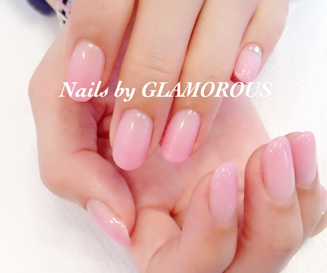 桜貝のような淡いピンクネイル