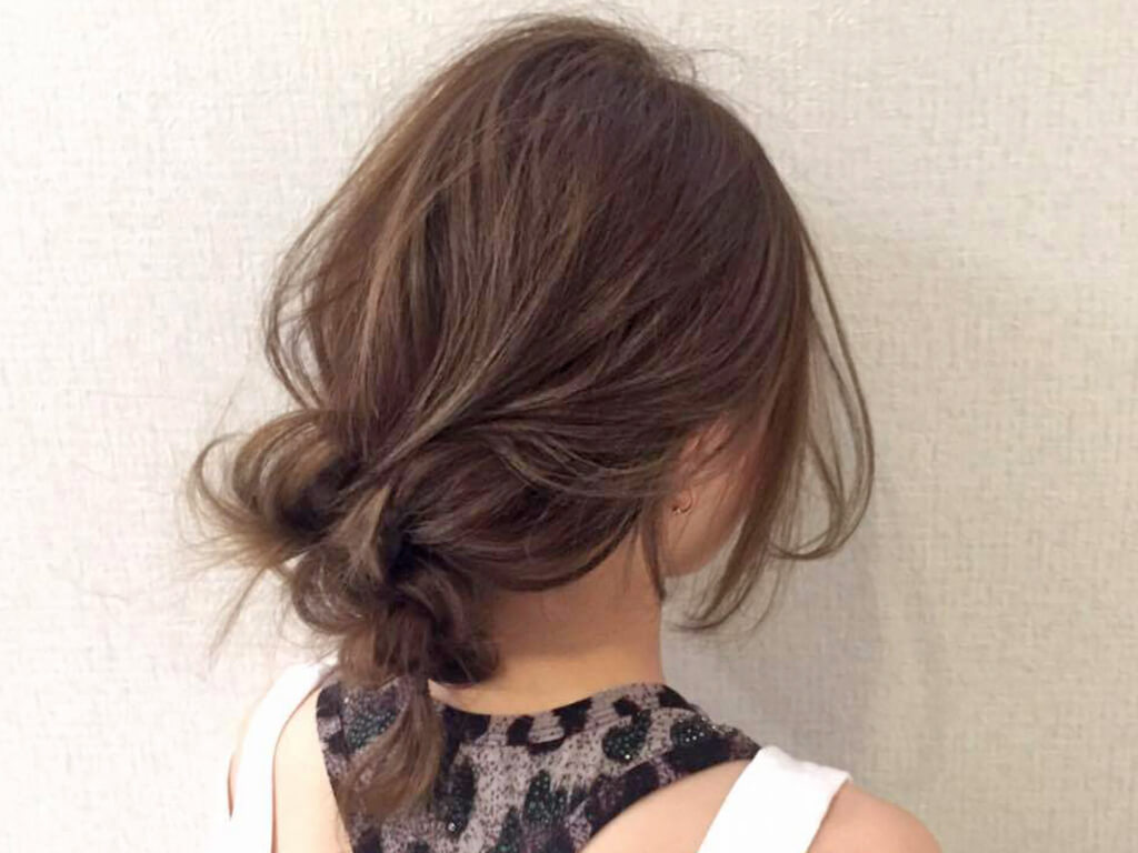 結んでくくるだけ！無造作ヘアアレンジの手順4