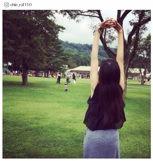 1日1分の「背伸び」で気付いたら痩せてた!魅力と簡単やり方/chie_ru1110さんInstagram