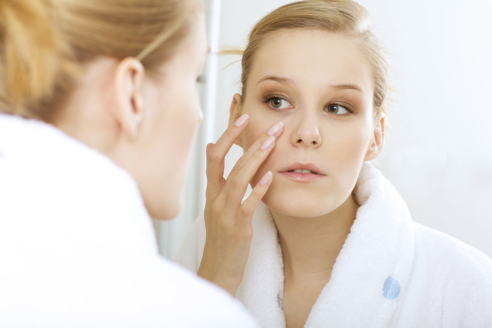 woman reflexion in mirror