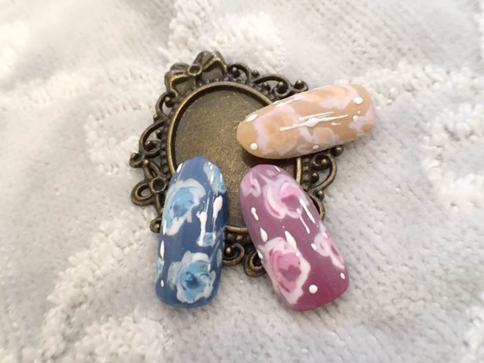 レトロな大人フラワーデザインも乳白色とマットコートで作れます