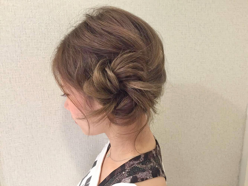 周りと差が付く♪サイドでお団子ヘアの逆リンパアレンジ