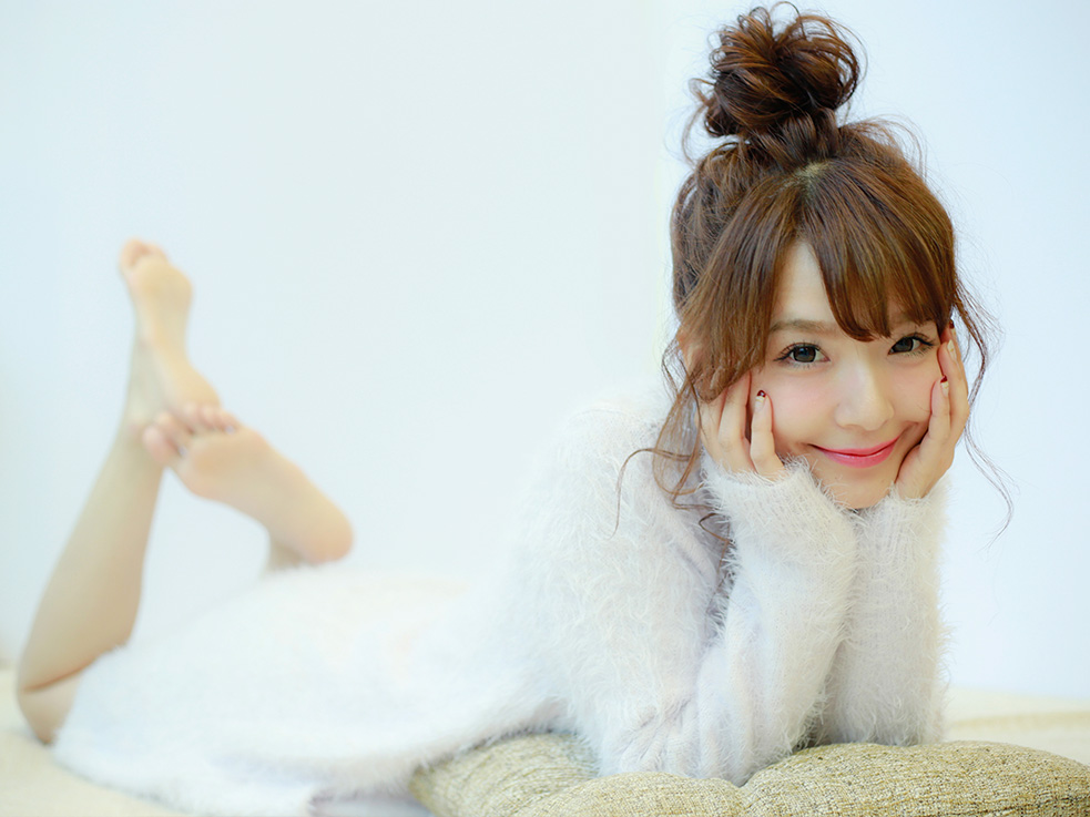 かわいく魅せるなら、お団子ヘアで決まり！