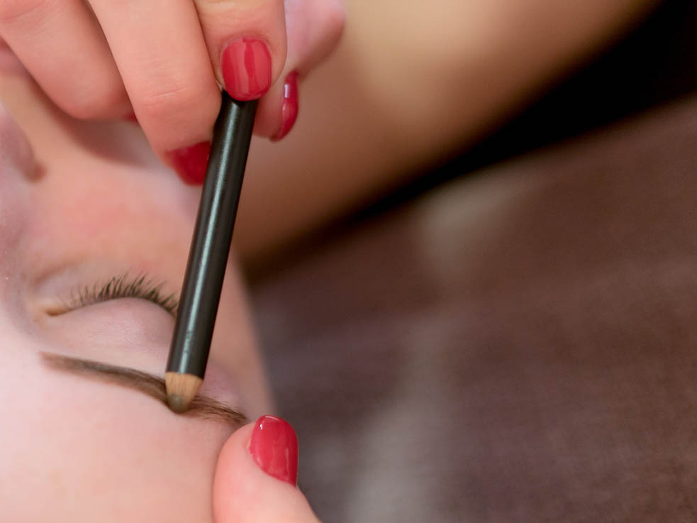 女性らしさがアップする、赤眉って知ってますか?