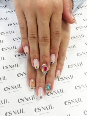 上品な姫ネイルに（画像提供：esNAIL）
