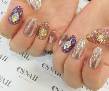 ミラーネイル（画像提供：esNAIL）