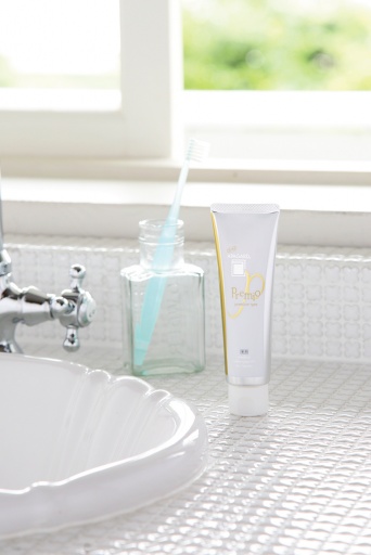 アパガードプレミオ 50g¥830(参考価格) 100g¥1,480(参考価格)(画像提供:セブン&アイ出版)