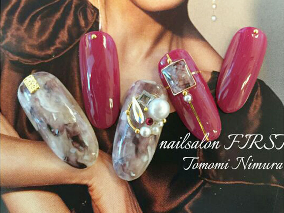 べっ甲ネイルは赤と組み合わせるのがGOOD!