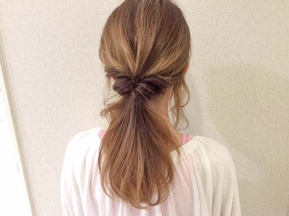 ポニーテール×くるりんぱのヘアアレンジ