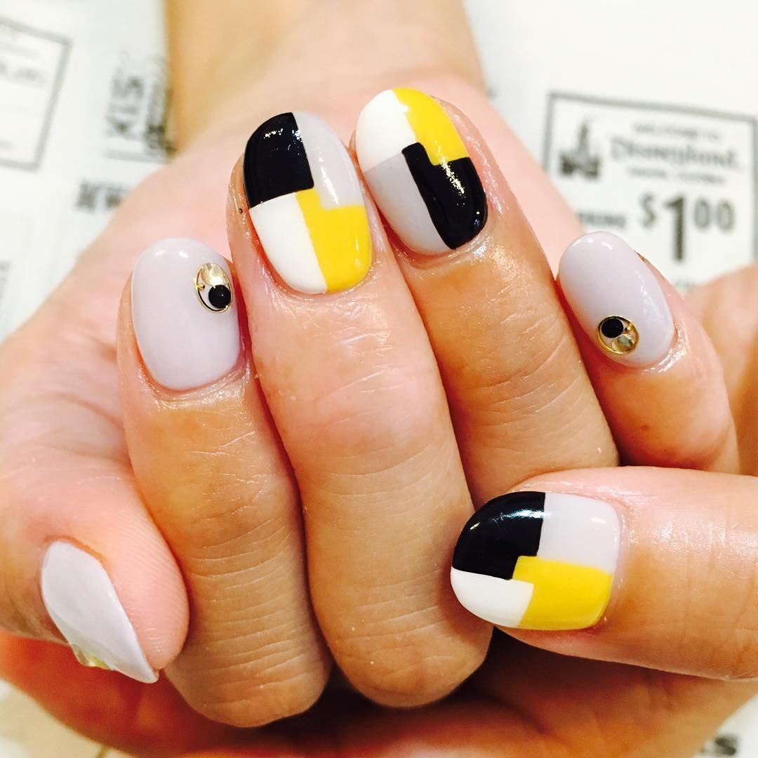 こっくりカラーがとってもキュート♪今年の冬はレトロネイル♡