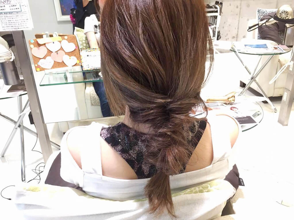 くるりんぱを繰り返すだけ！ガーリーアレンジの手順4