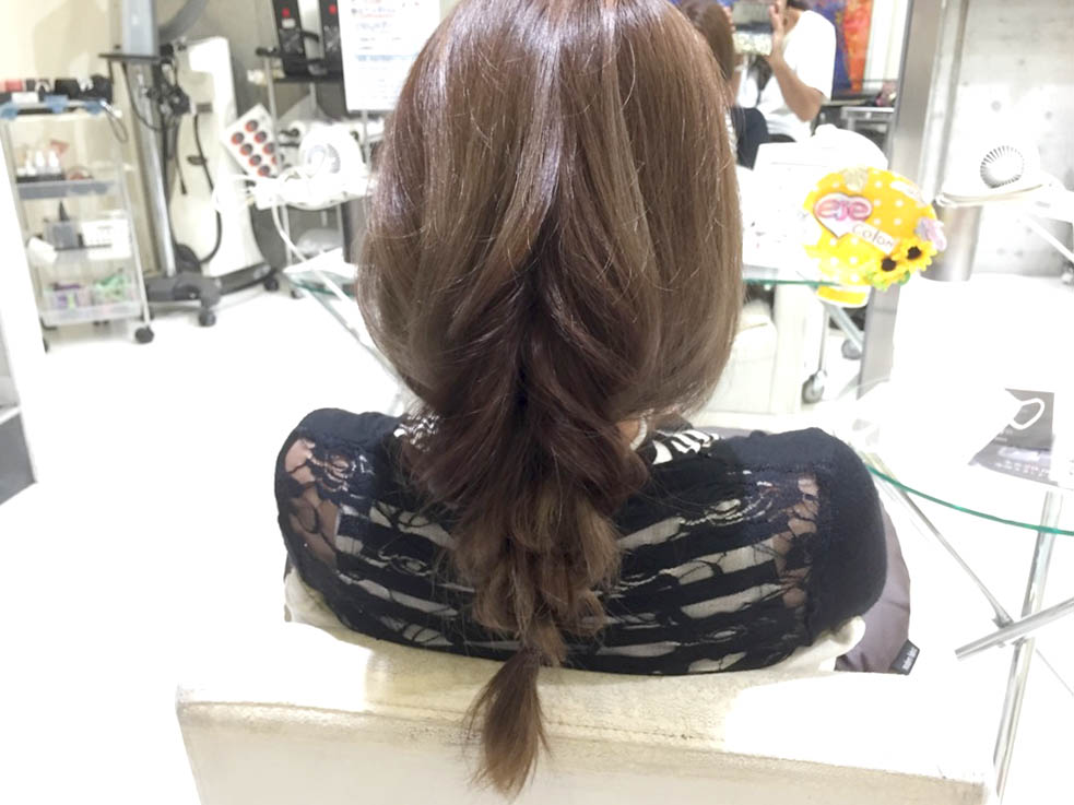 下の髪を上に出すだけ!簡単な編み込み風こなれアレンジの作り方