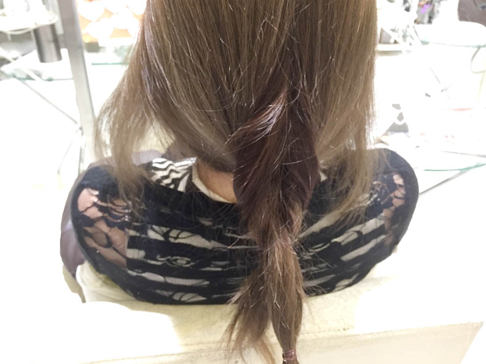 下の髪を上に出すだけ!簡単な編み込み風こなれアレンジの作り方