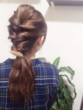 2016年秋冬もキテます！抜け感たっぷりのローポニーの作り方_image3