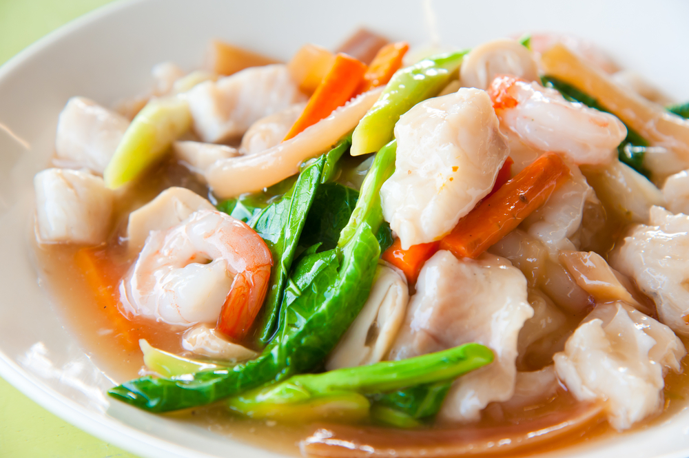 Seafood and Noodles in a Creamy Sauce : Guaitiao Rad Na : delicious tradition thailand food