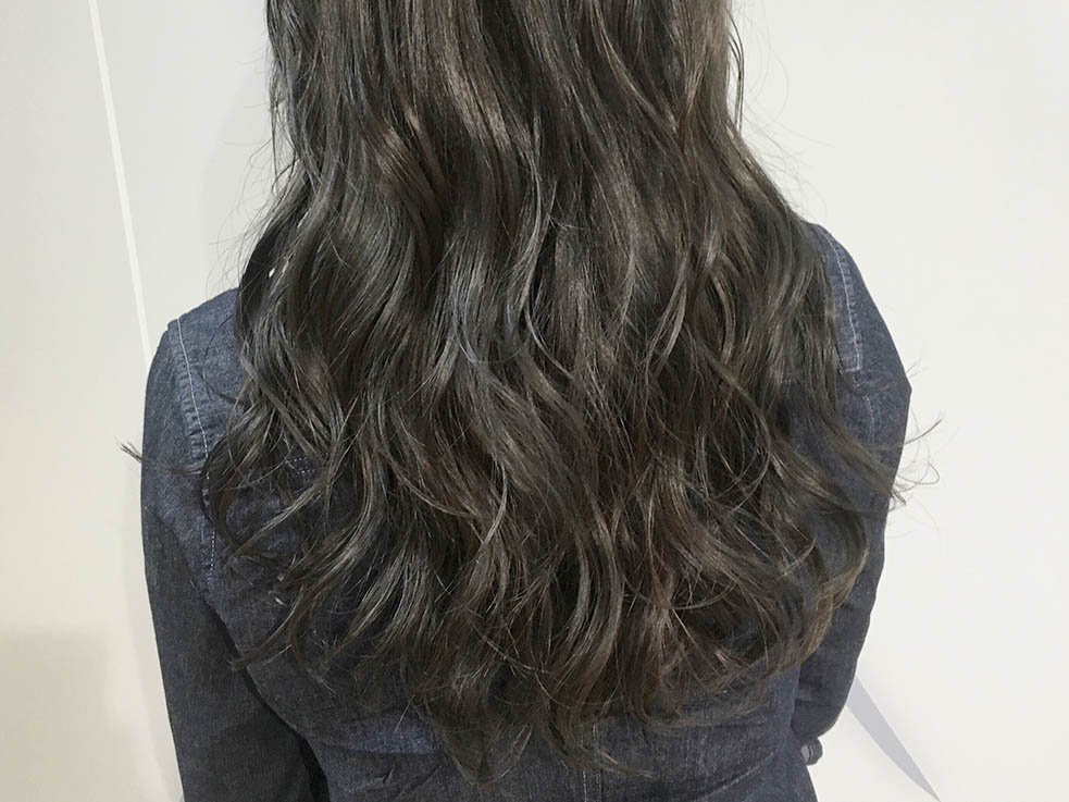 ネイビー+ベージュのヘアカラー、ネイビージュって知ってる？