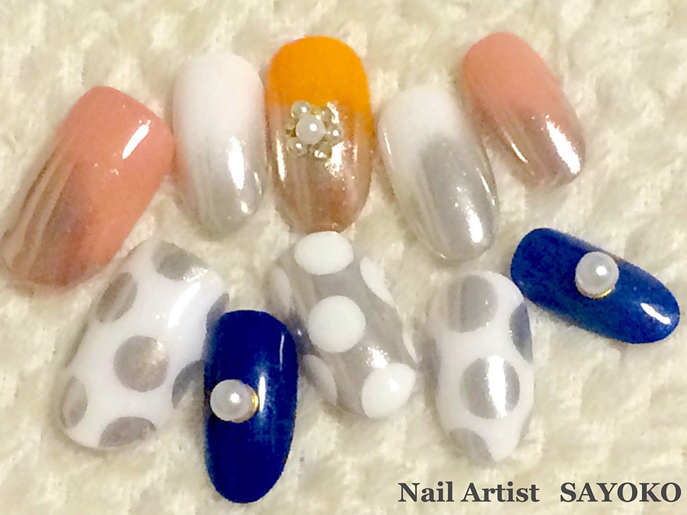 ミラーネイルは他の色と組み合わせるのがGood！