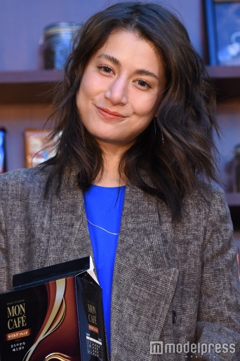 オレンジ系のヌーディーカラーリップ(C)モデルプレス