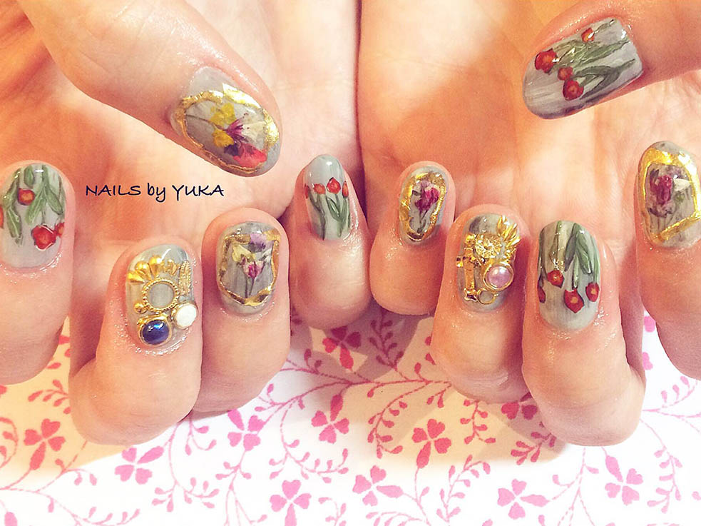 ゴールドパーツ＋ドライフラワーのアンティークネイル