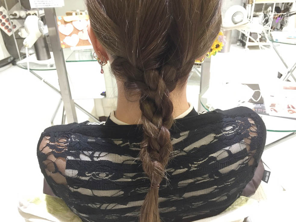 忙しい朝の味方！三つ編み×ロープ編みローポニー