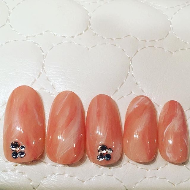 指先に季節感を！秋を感じられるセルフネイルのやり方_image1