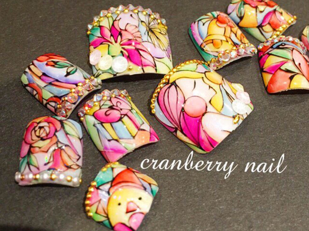 イルミネーションに負けない輝きと透明感を爪先に