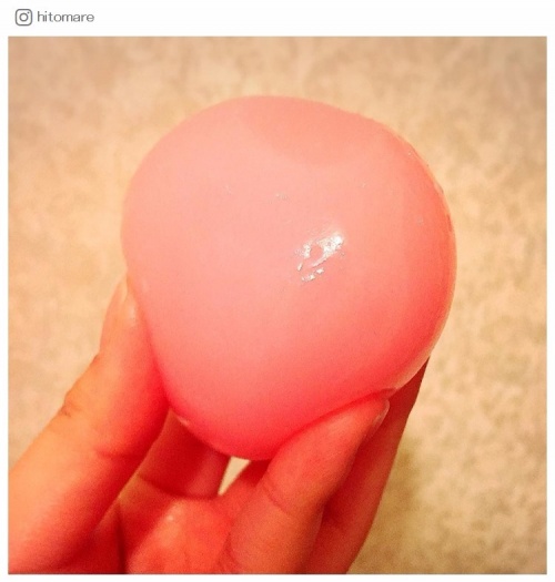 もちもちぷにゅぷにゅ？！新感覚「こんにゃく石鹸」がブームの予感／hitomareさんInstagramより
