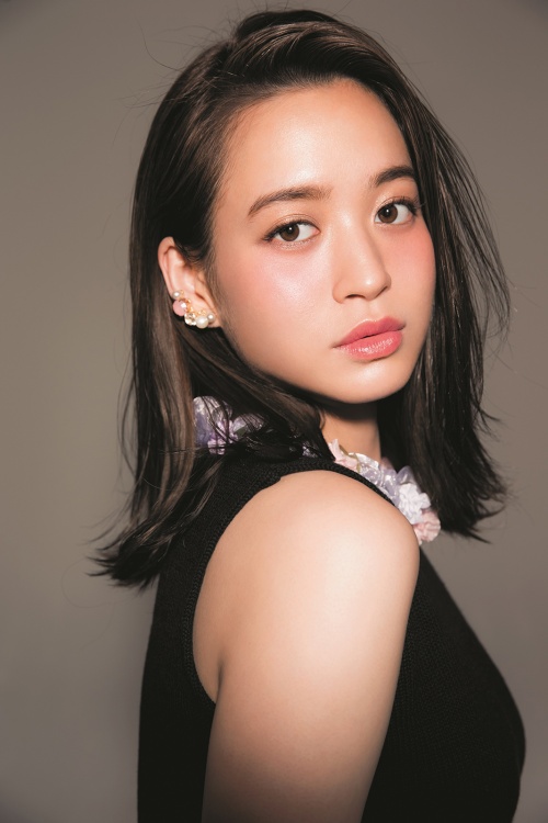 【飲み会でほかの女子より目立ちたい】うるみ肌＋1点強調リップで上品セクシーに目立って／「mina特別編集 コンプレックスが消えるメイクの本。」（画像提供：主婦の友社）