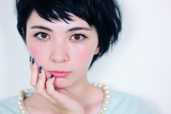 Q：奥二重の目をキツくなくぱっちりさせたい！／「mina特別編集 コンプレックスが消えるメイクの本。」（画像提供：主婦の友社）