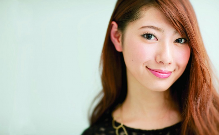 Q：一重の目を二重のりもつけまもナシで大きく見せたい！／「mina特別編集 コンプレックスが消えるメイクの本。」（画像提供：主婦の友社）