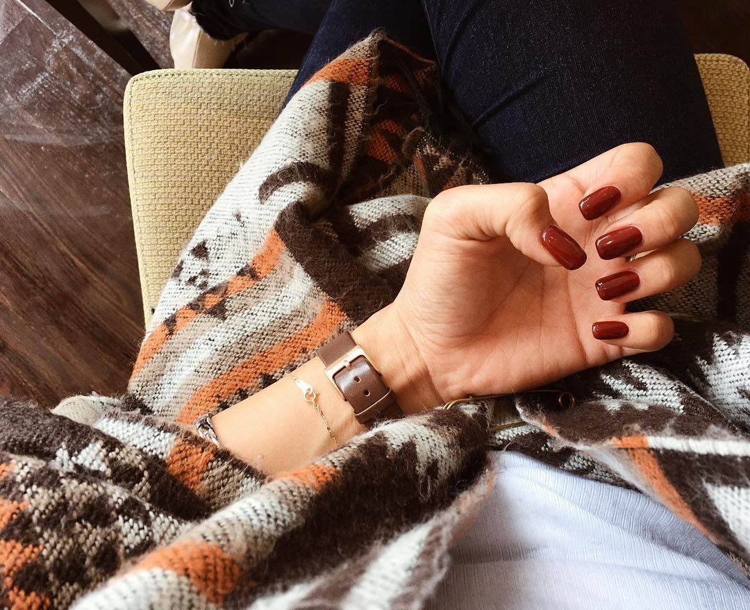 オフィスでもOK！ボルドーをさりげなく取り入れた大人上品ネイル♡_image1