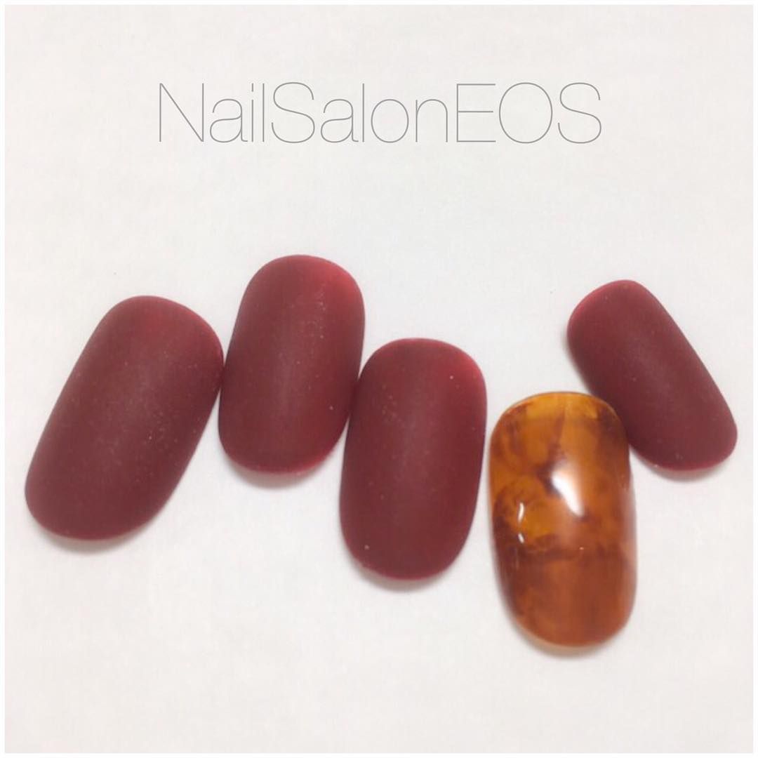 オフィスでもOK！ボルドーをさりげなく取り入れた大人上品ネイル♡_image11