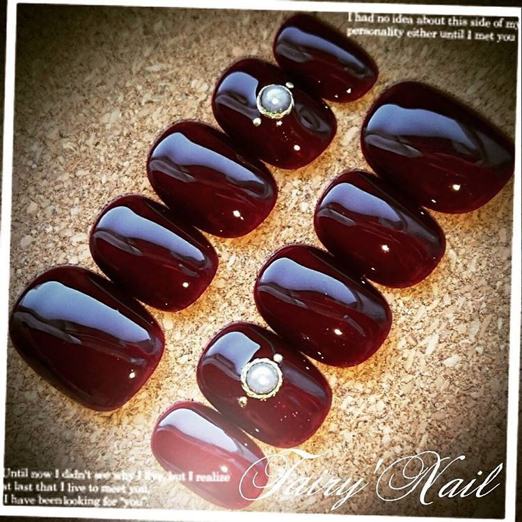 オフィスでもOK！ボルドーをさりげなく取り入れた大人上品ネイル♡_image5