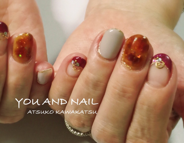 オトナ女子の御用達♡秋冬の定番べっ甲ネイルはセルフネイルで_image1