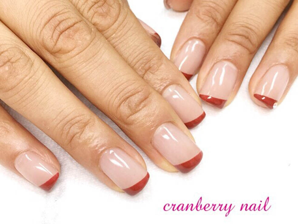 ナナメ赤のフレンチで個性的な印象に