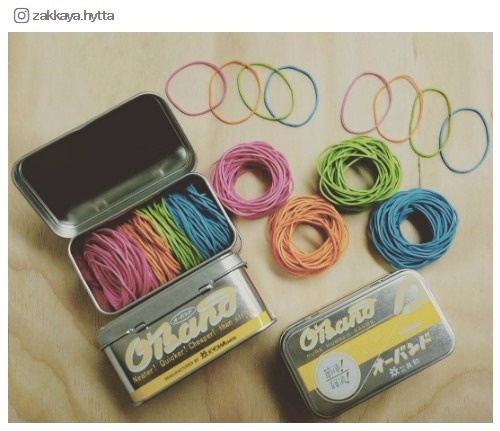 ネットで話題「輪ゴム美容法」！耳につけるだけで小顔効果がすごい／zakkaya.hyttaさんinstgaramより