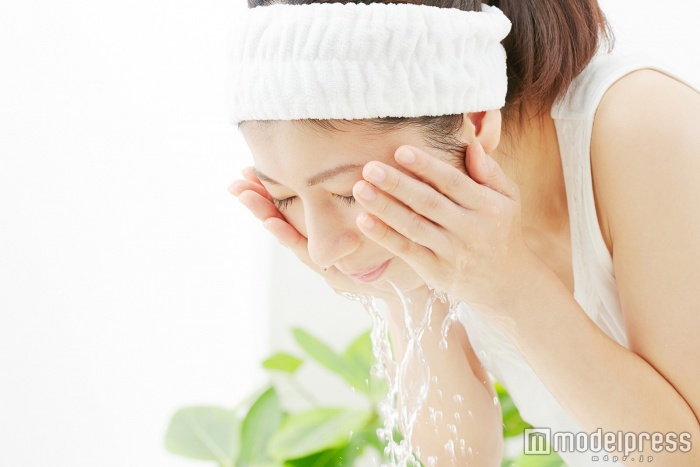 洗顔は余分な皮脂を落とす程度でOK（photo by siro46／Fotolia）