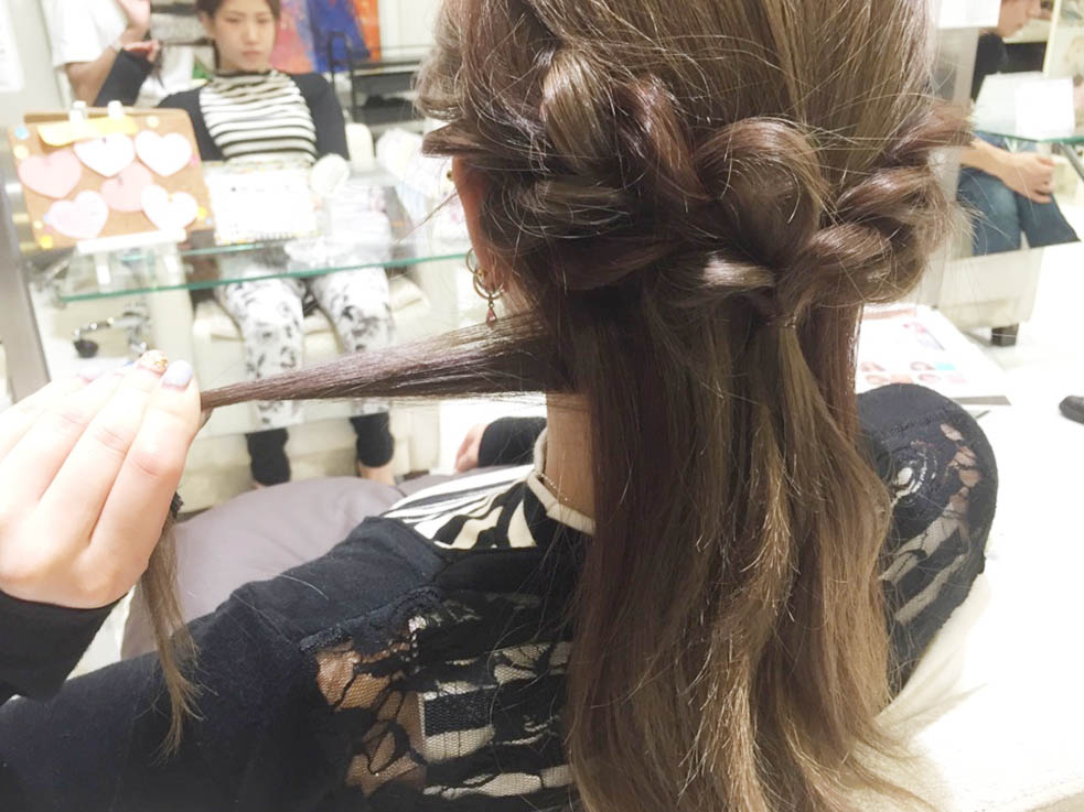 秘儀!!編み込み風テク×2でできちゃうオシャレポニーテール♪