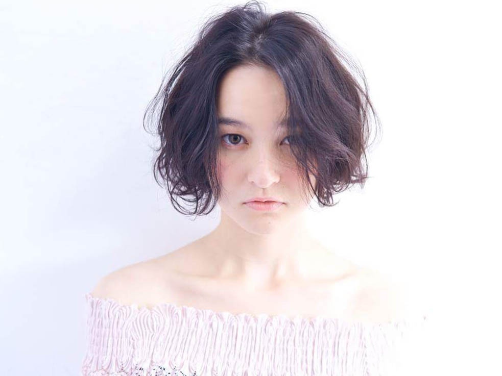 秋冬のおすすめヘアカラー③ 新しいダークトーン!ブルーバイオレット